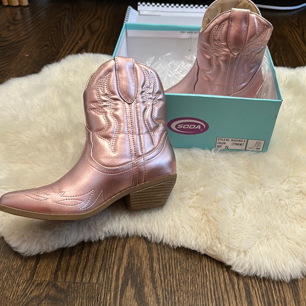 Soda metalic pink boots